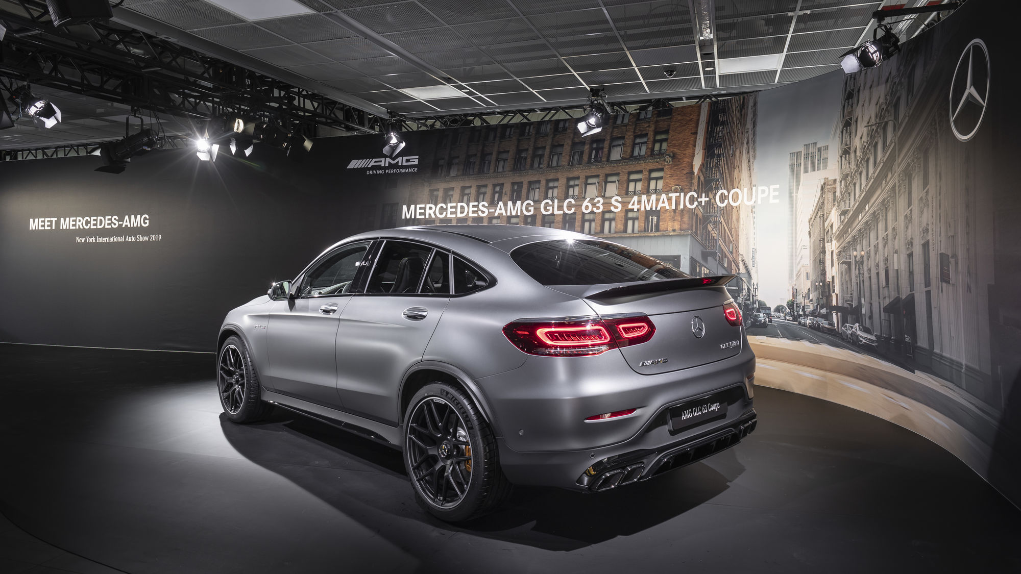 На автосалоне в Нью-Йорке Mercedes-Benz представил новые модели Mercedes-AMG  и SUV. / Житомир-АВТО